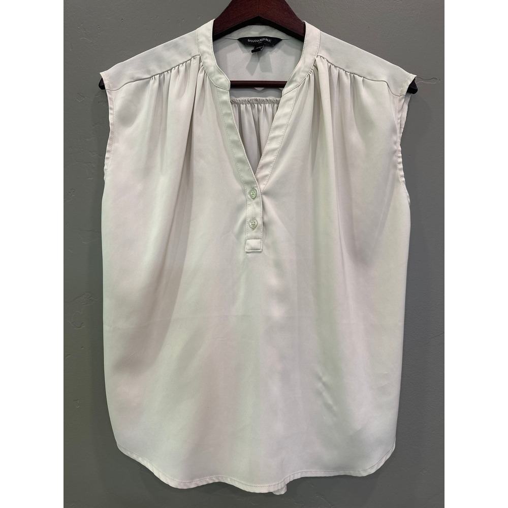 Banana Republic Sleeveless Satin Blouse Sz XS Champagne Chic Timeless Luxury - Picture 2 of 8
